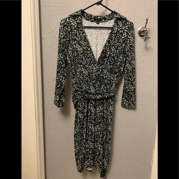 Ann Taylor Dresses & Skirts - Ann Taylor Mid sleeve wrap dress